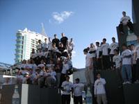 David Belle com traceurs Portugueses na Expo.jpg